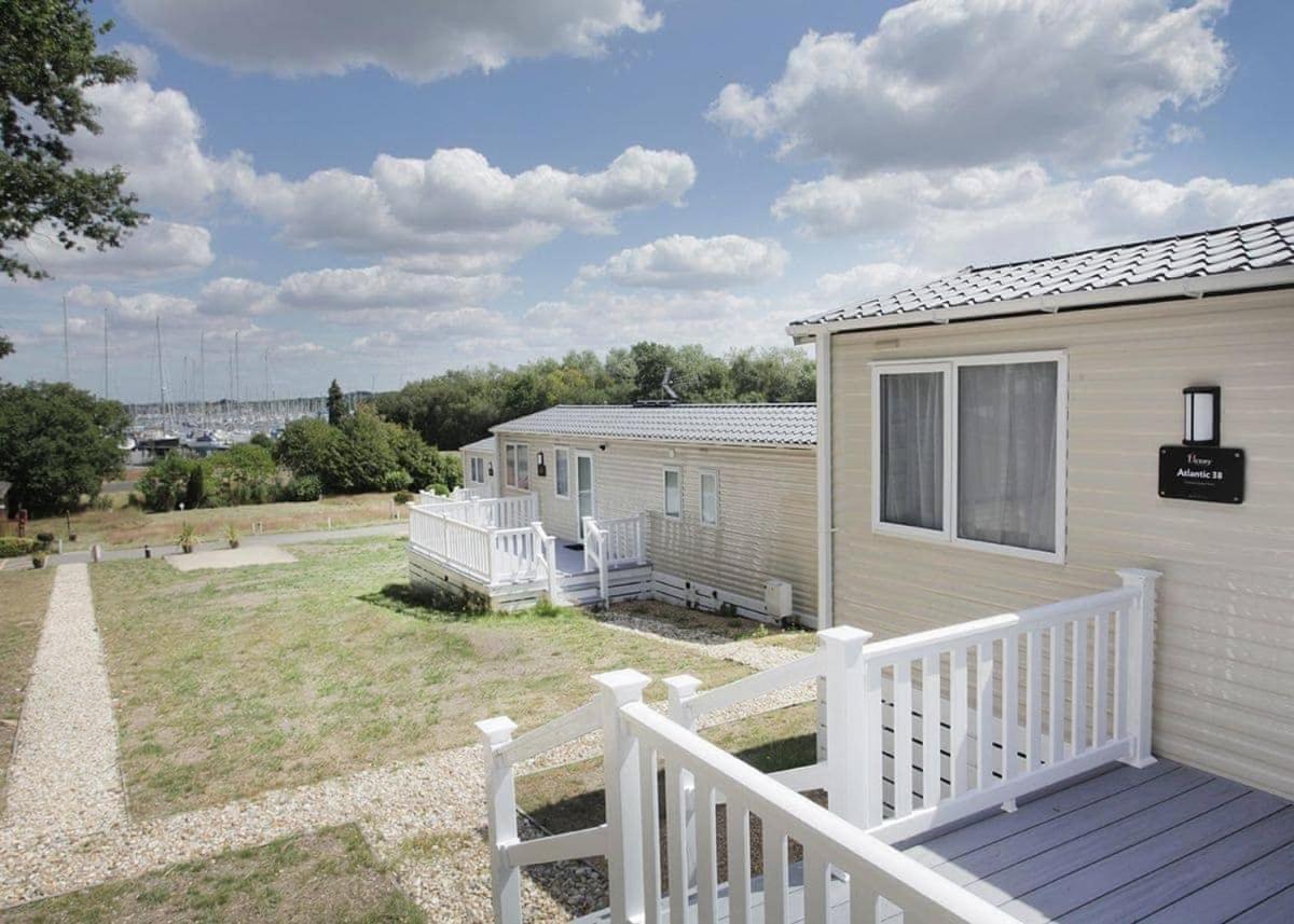 Mercury Yacht Harbour And Holiday Park Lower Swanwick Exterior foto